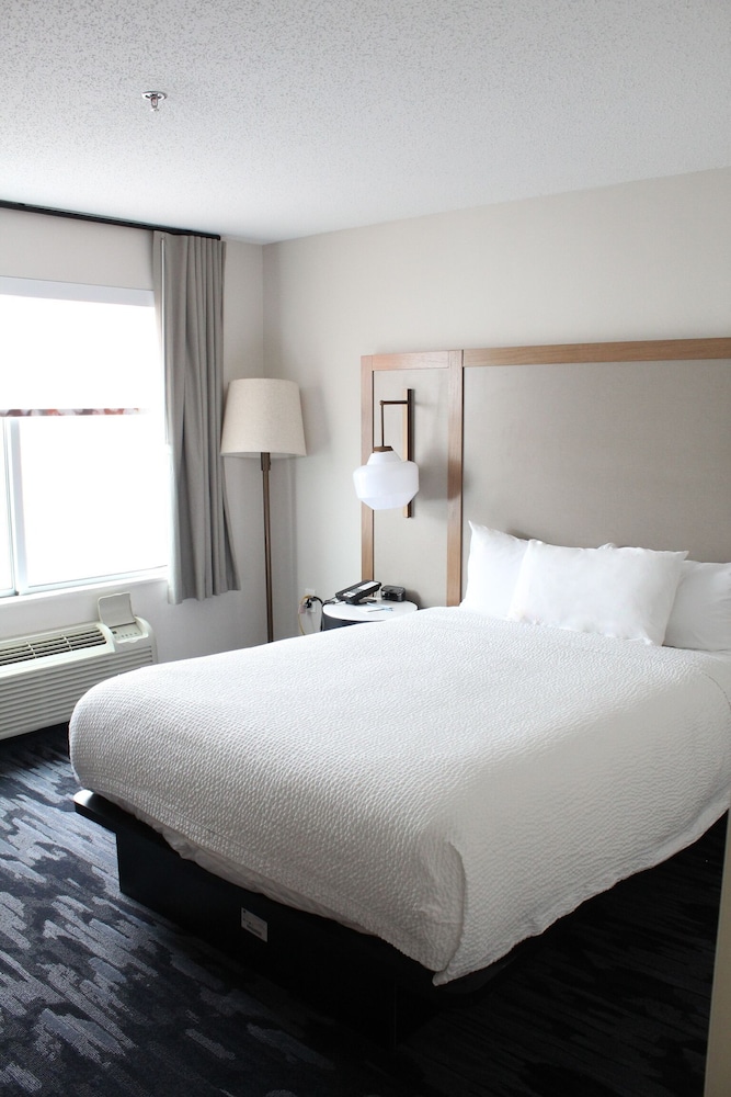 Fairfield Inn Suites By Marriott Detroit Farmington Hills 11/49