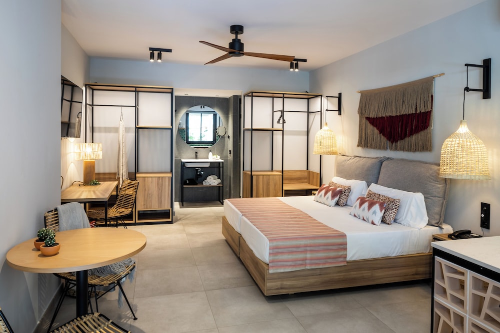 STUDIO, TWIN BEDS, TERRACE