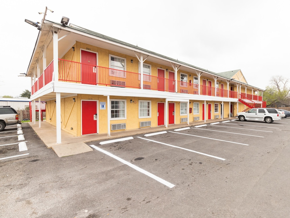 OYO Hotel San Antonio Lackland near Seaworld photo1
