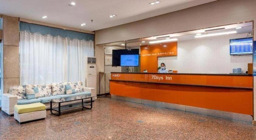 7 Days Inn (Foshan Zumiao Metro Station, Weiguo Road) 10/50