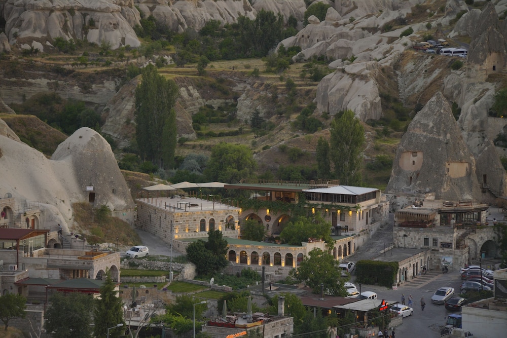 Kayatas Hotel 43/45