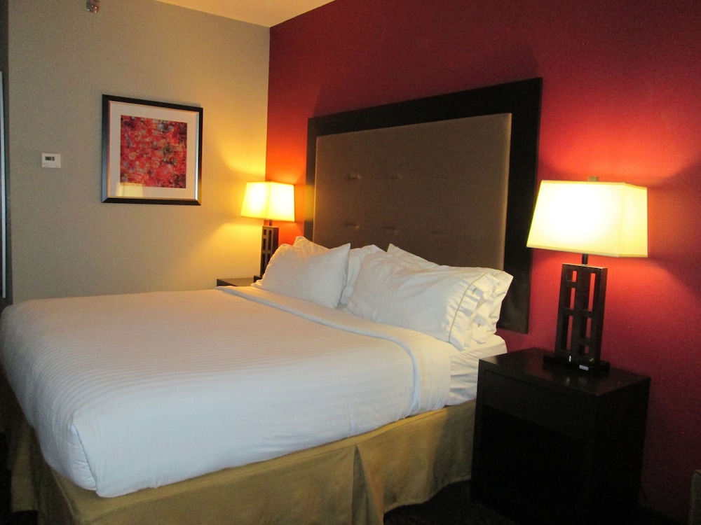 Holiday Inn Express Cloverdale(Greencastle) 32/59