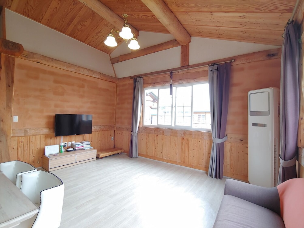 Geumok Log Pension 6/18