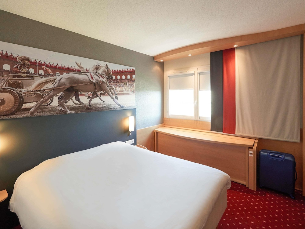 Ibis Cholet 11/36