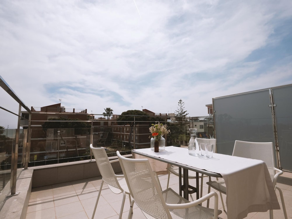 Castellmar Apartments 45/57