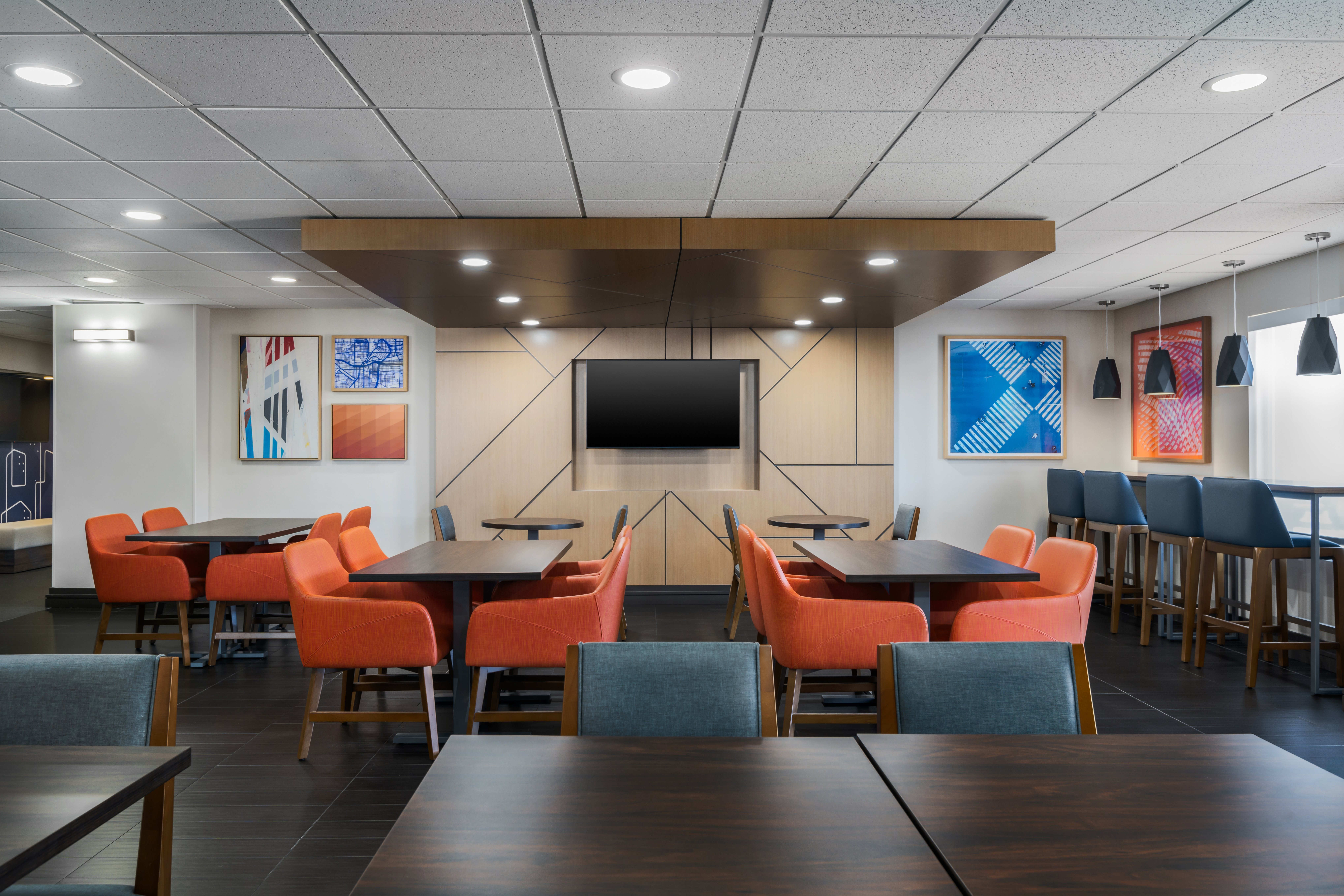 Holiday Inn Express Hotel Suites Bentonville 62/68