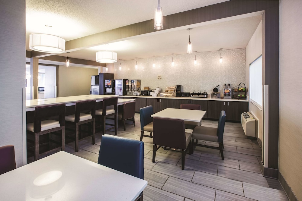 La Quinta Inn Indianapolis North at Pyramids 35/43