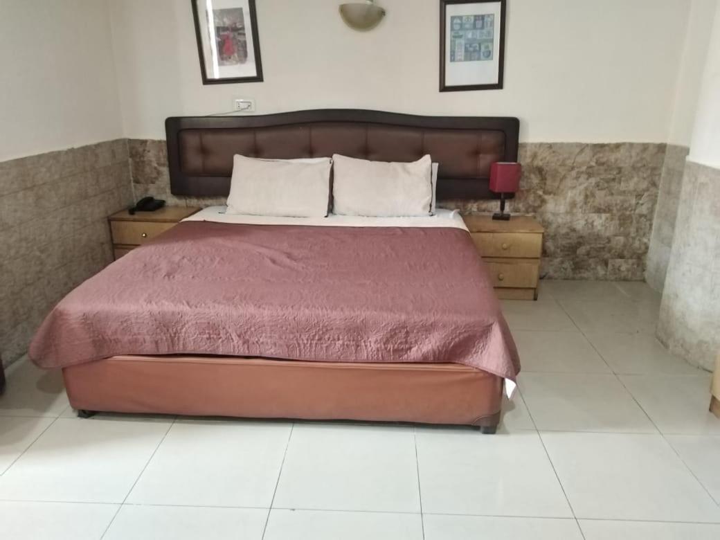 DELUXE, DOUBLE BED