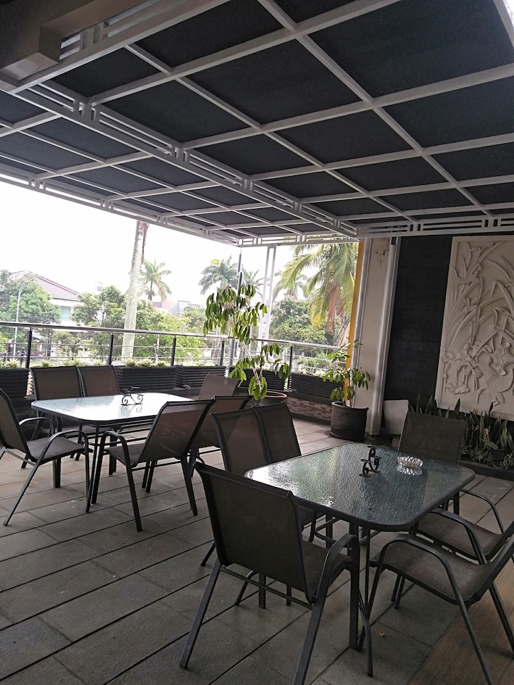 Malang City Boulevard Homestay And Resto 50/55