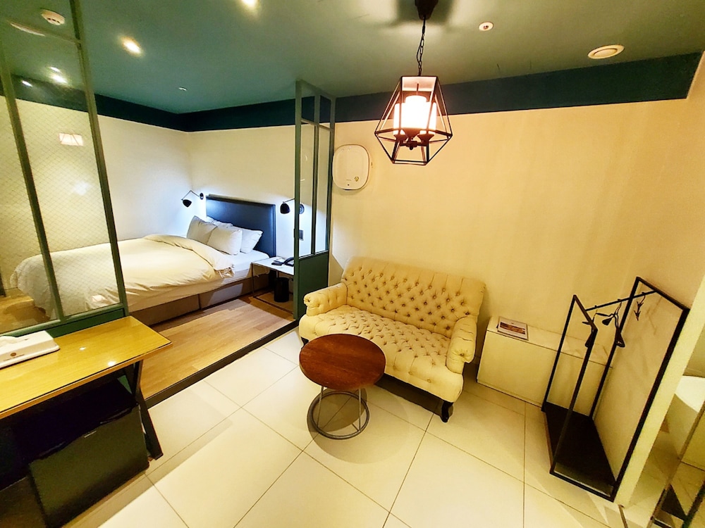 Hotel Stendhal 57/72