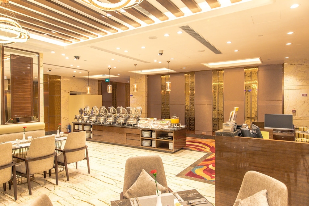 Royal Dragon Hotel 20/30