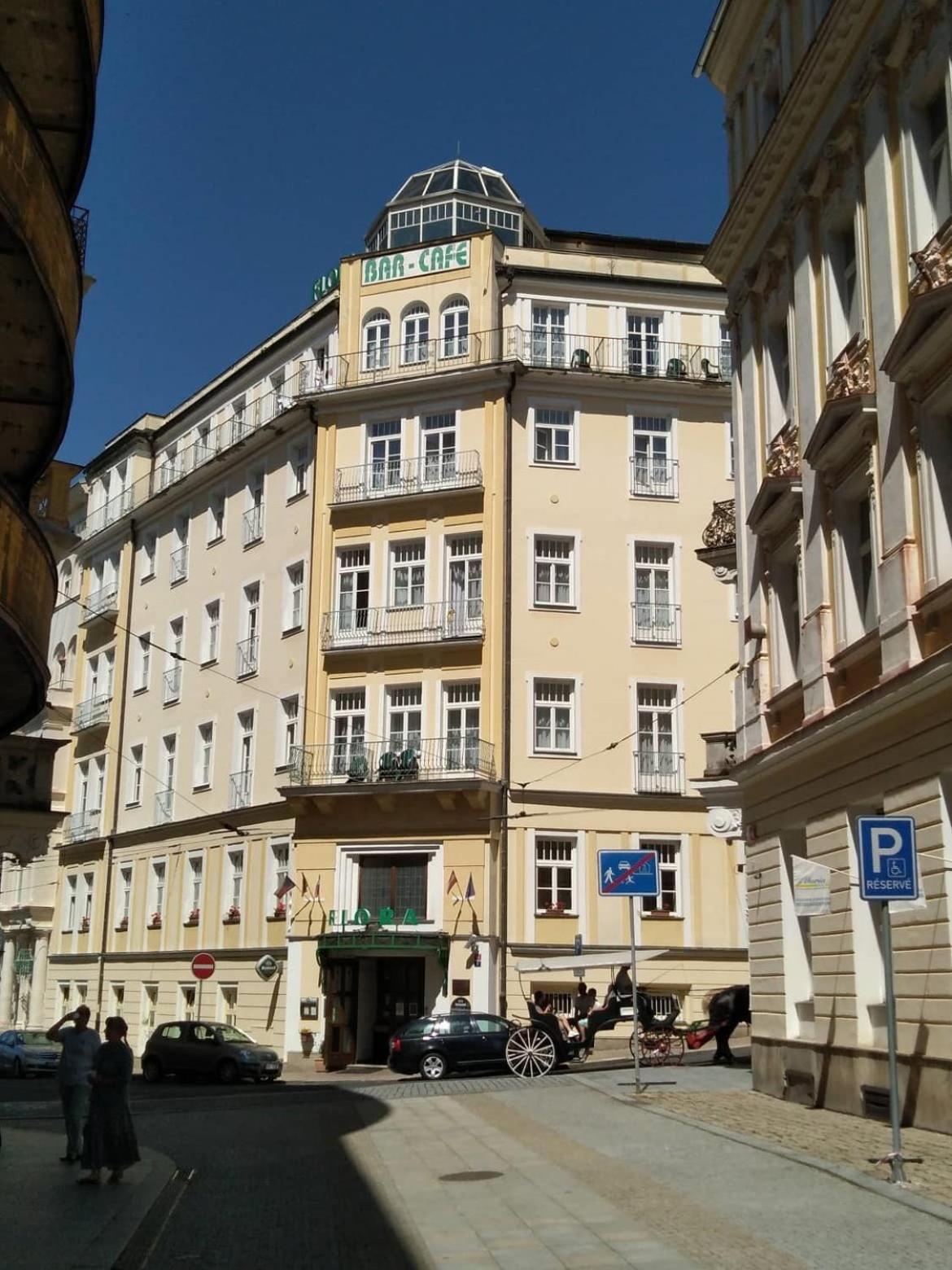Flora Hotel 2/60