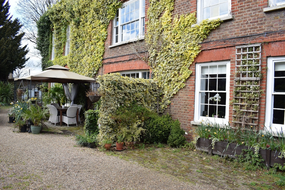Harmondsworth Hall Guest House Heathrow 24/27