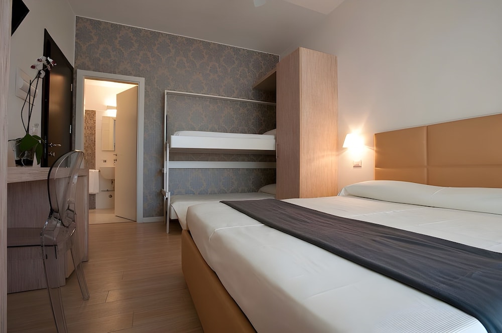 HOTEL MIRAMARE 12/70