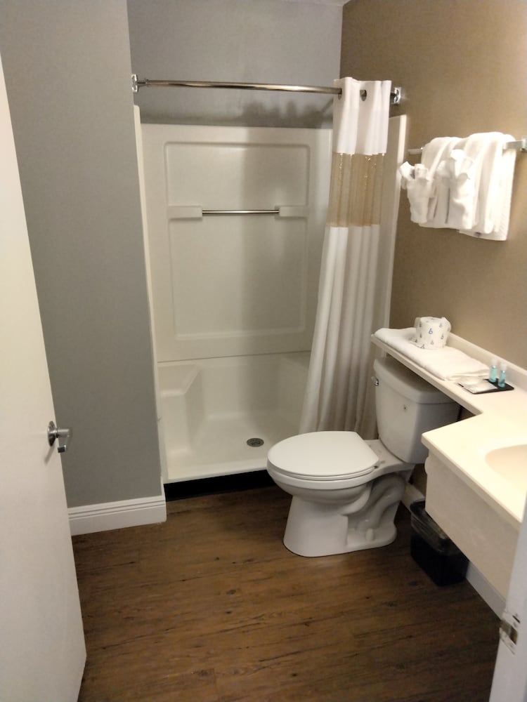 غرفة بسرير كوين، Suburban Studios Stuart near Federal Hwy 1 10/10