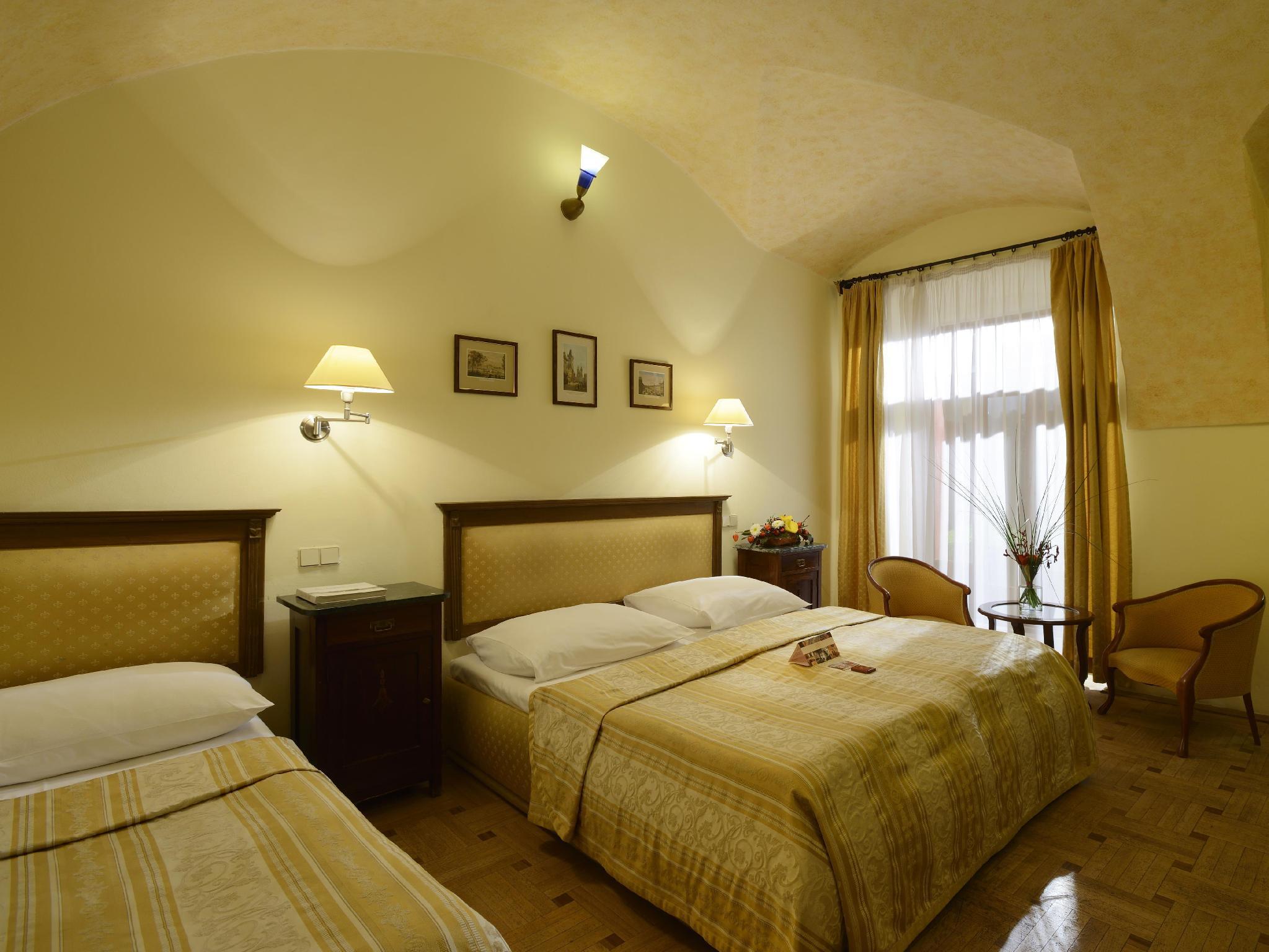 Room, 1 Double and 1 Single Bed, with Extra Bed