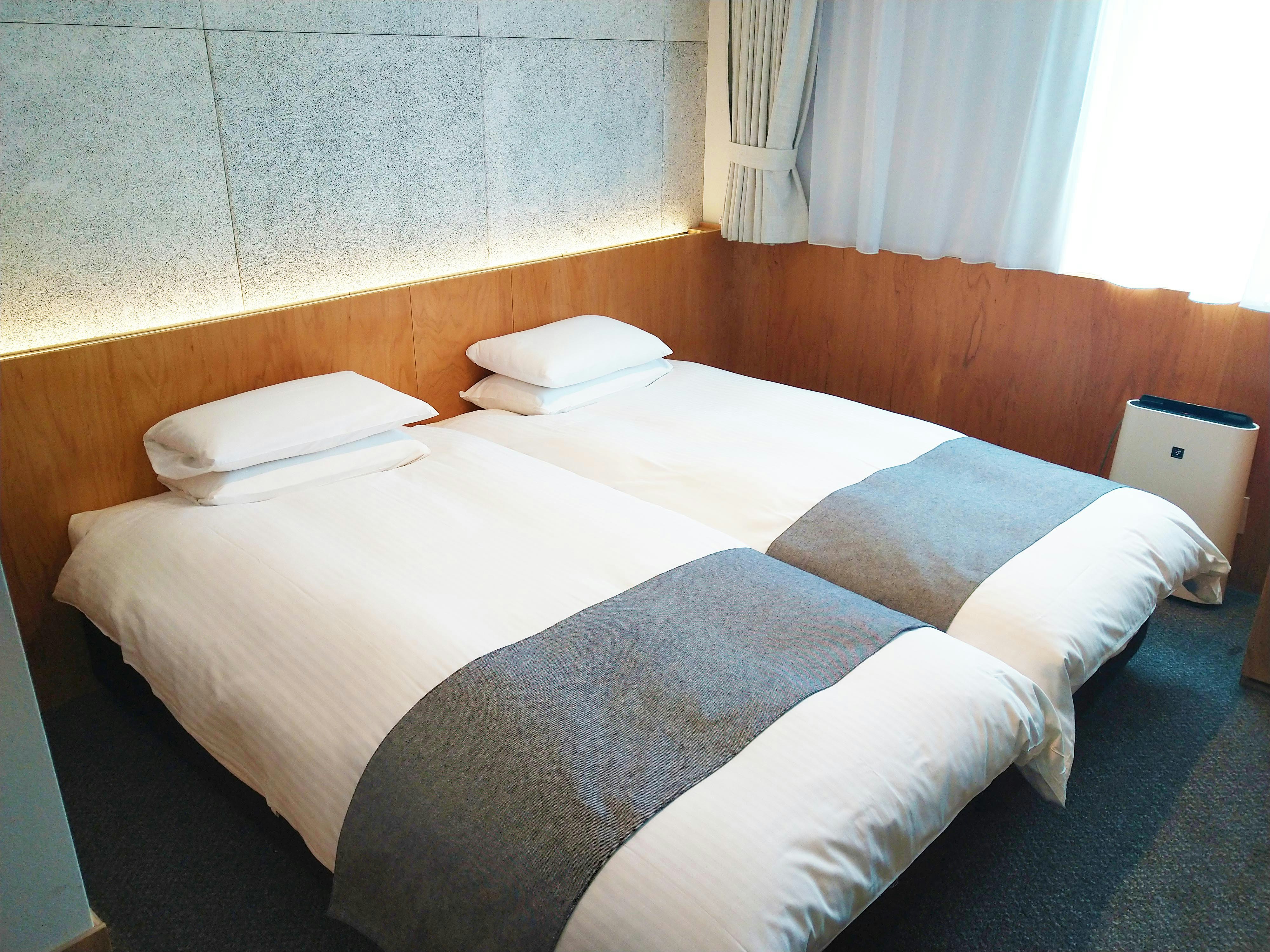 Hollywood, Oriental, Twin Beds