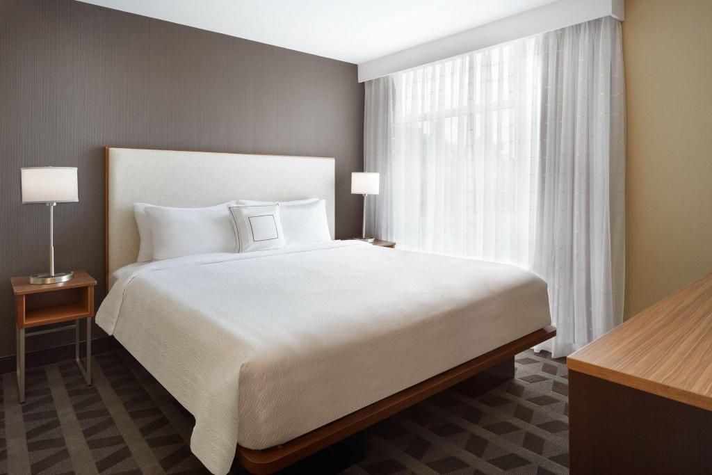 2 Bedrooms, Suite, Queen Bed, Sofa