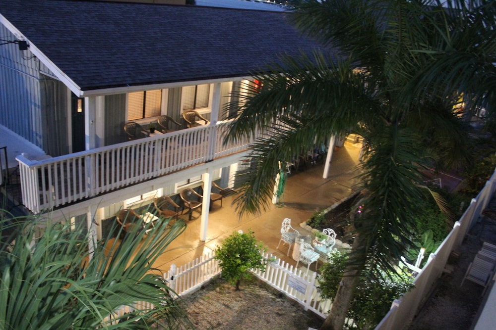Lorelei Resort Motel 8/69