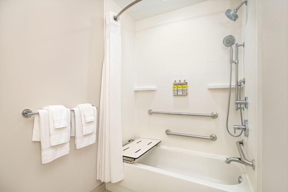 Holiday Inn Express Hotel and Suites Florence I-95 at Hwy 327 25/51