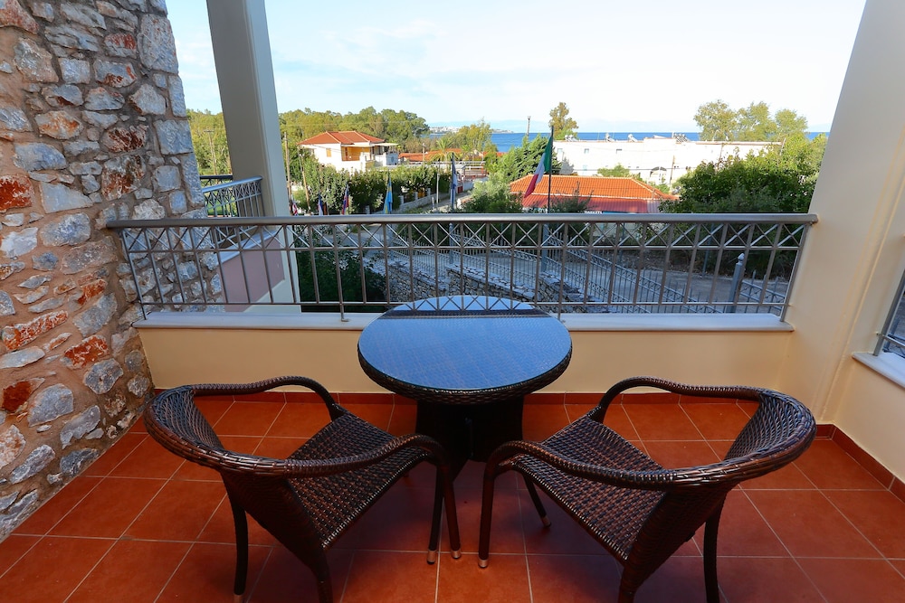 Vathi Hotel 33/50