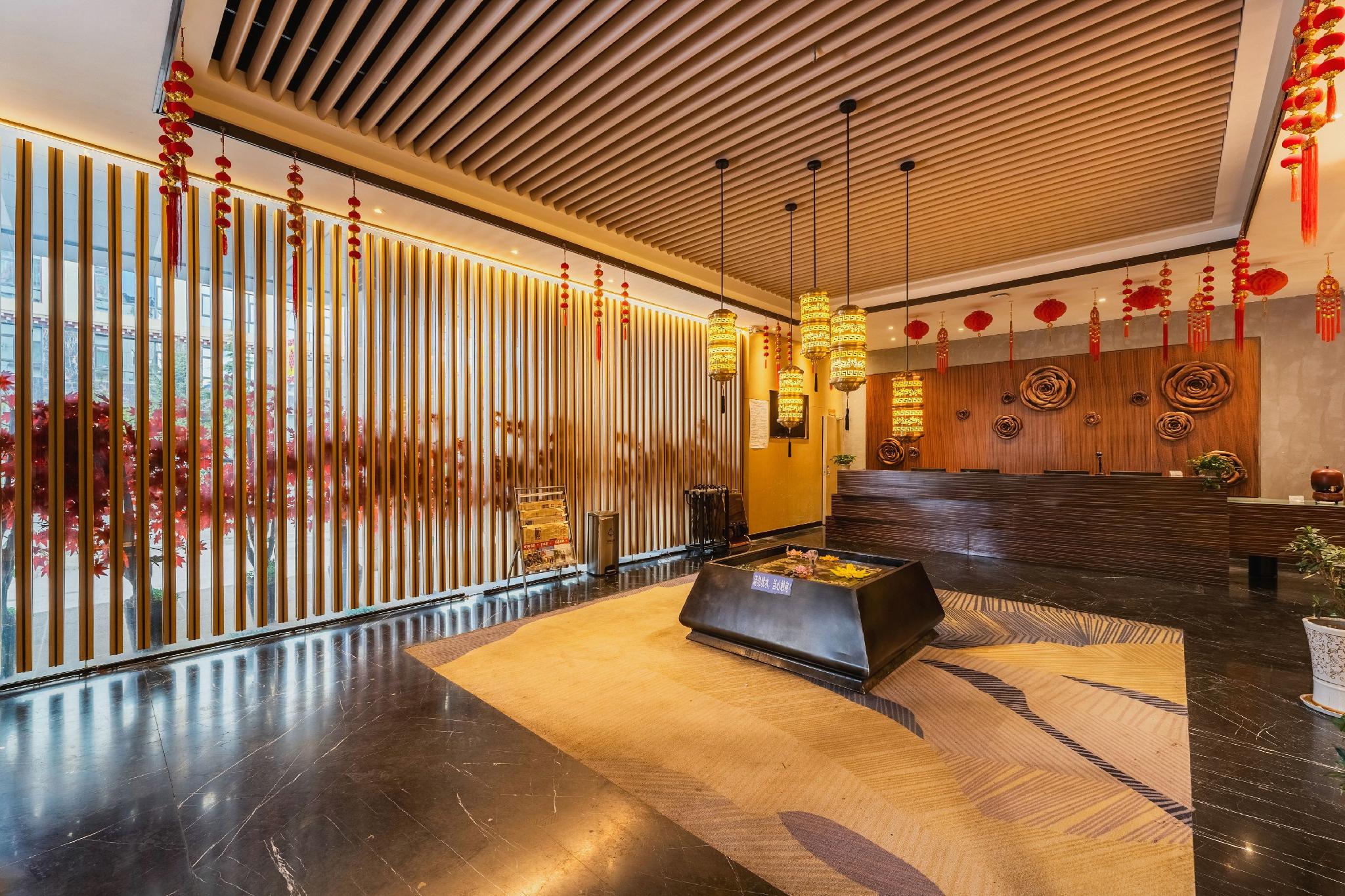 Metropolo Jinjiang Hotel ((Shangri-La Songzanlin Temple) 38/60