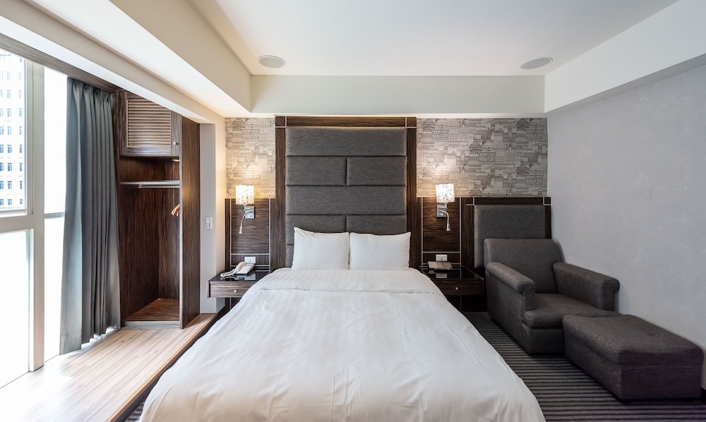 DELUXE, DOUBLE BED