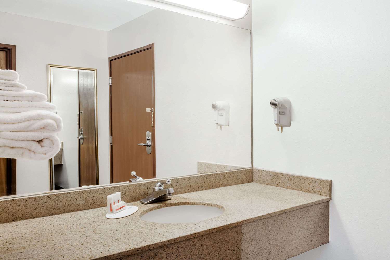 Days Inn By Wyndham Dyersburg 5/6