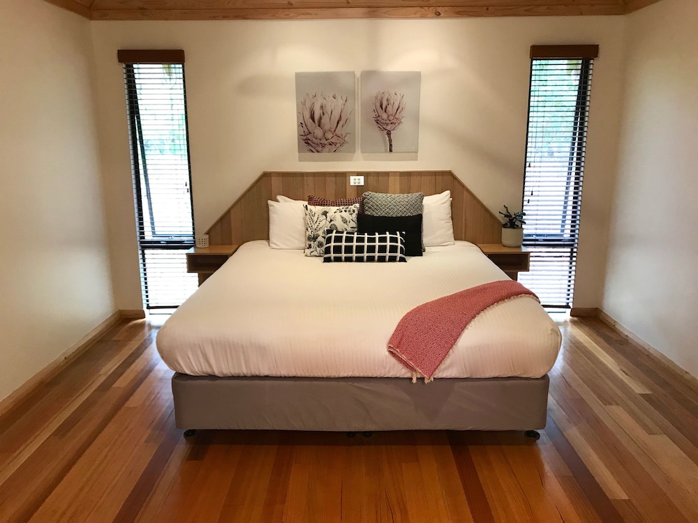 ELLENSBROOK COTTAGES 10/47