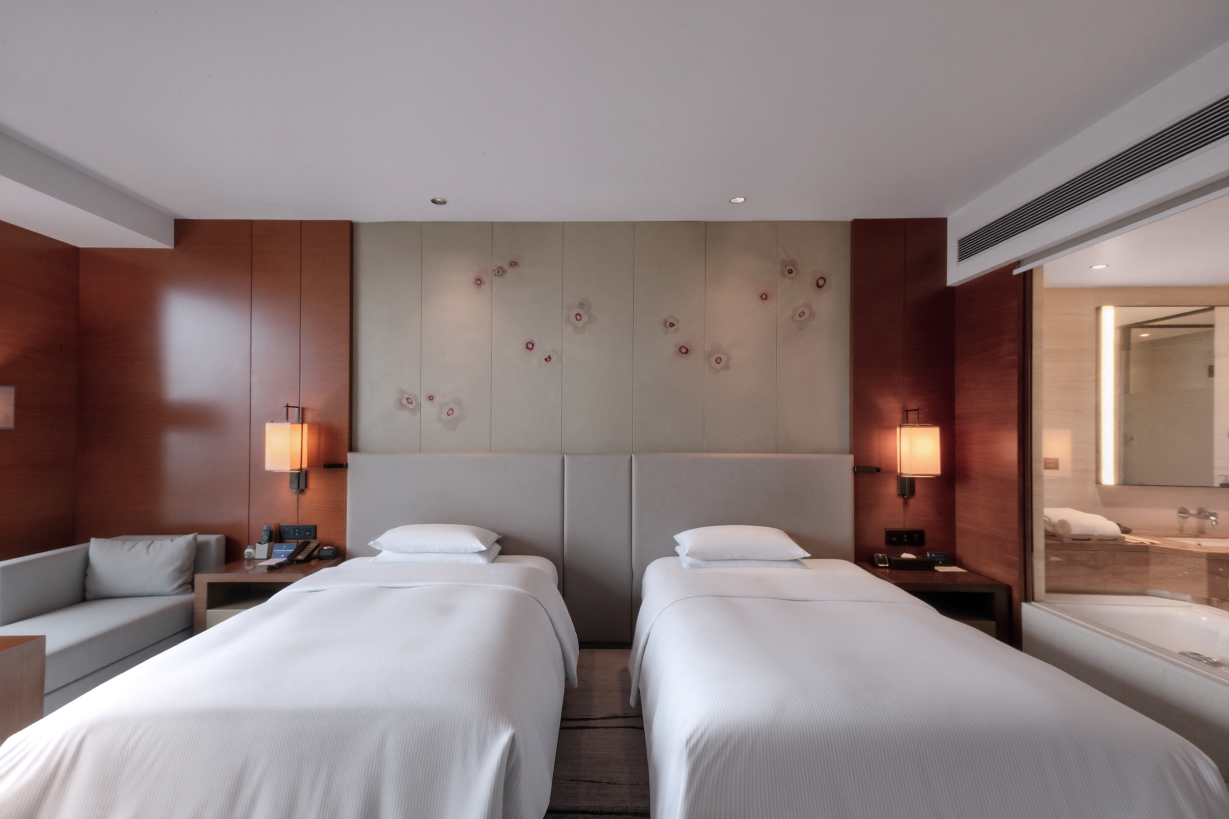 EXECUTIVE, TWIN BEDS, GARDEN VIEW