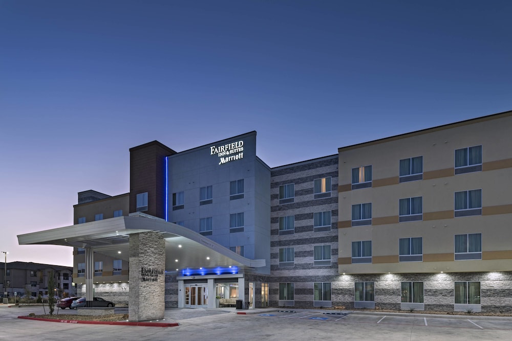 Fairfield Inn And Suites By Marriott Austin Buda 1/35