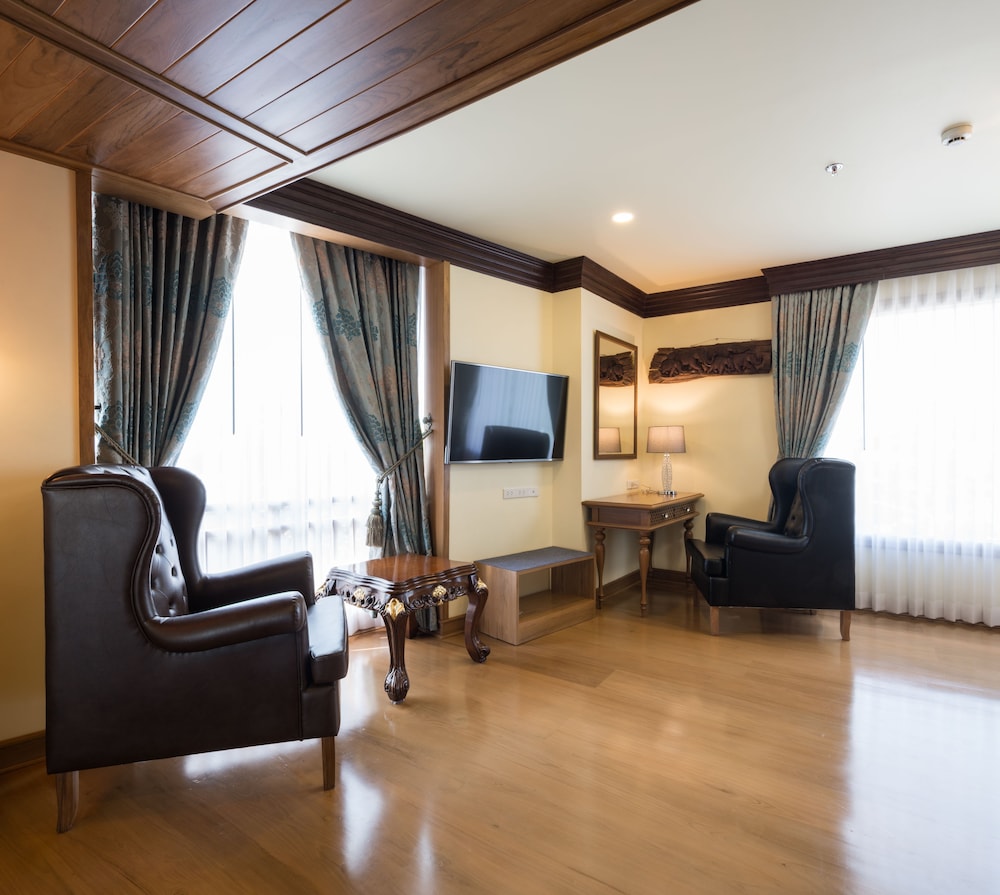 Peak Nimman Prestige Hotel 34/68
