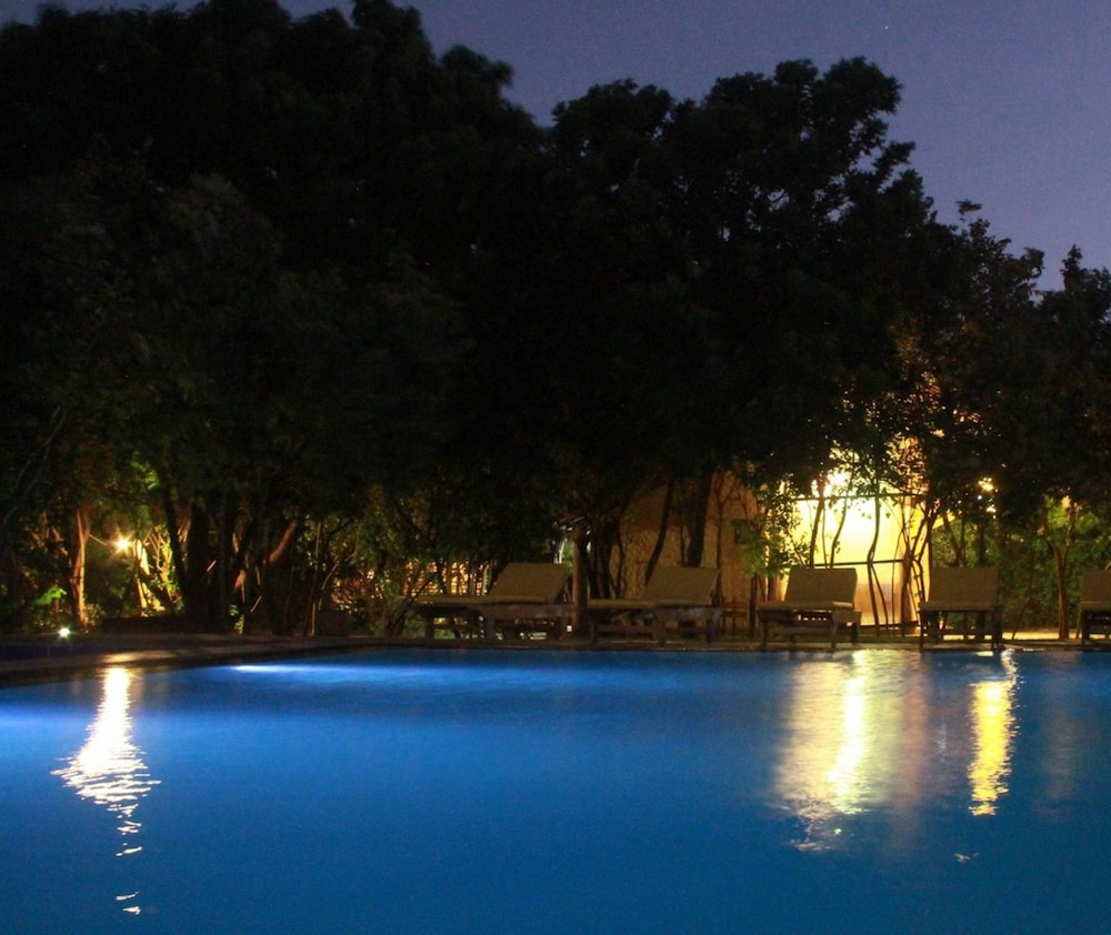 GIMAN FREE BEACH RESORT 60/67