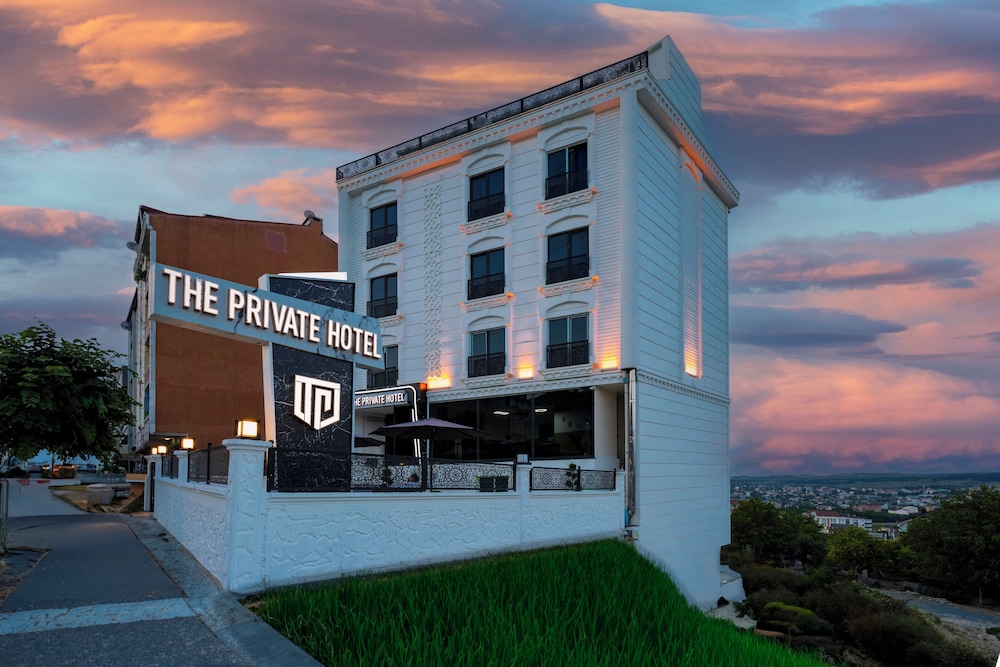 The Private Airport Hotel 3/50