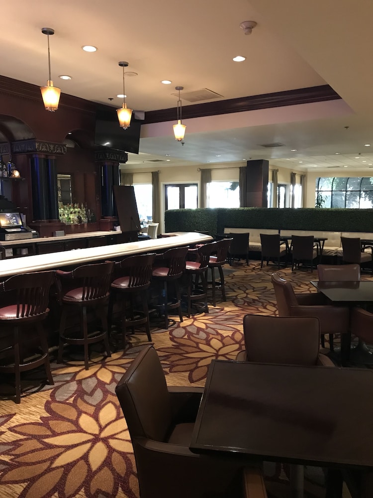 Anaheim Majestic Garden Hotel 51/73