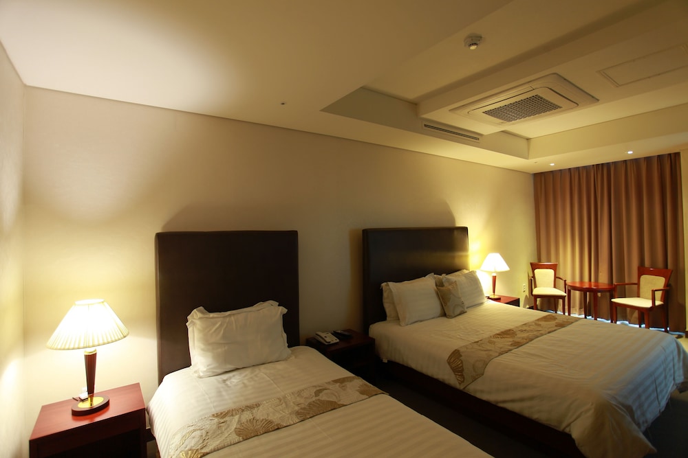 Sunshine Hotel 21/54