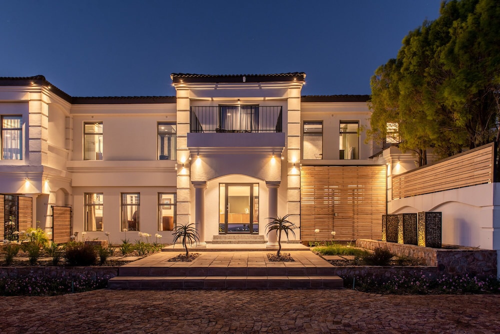 The Feather Hill Boutique Hotel 23/29