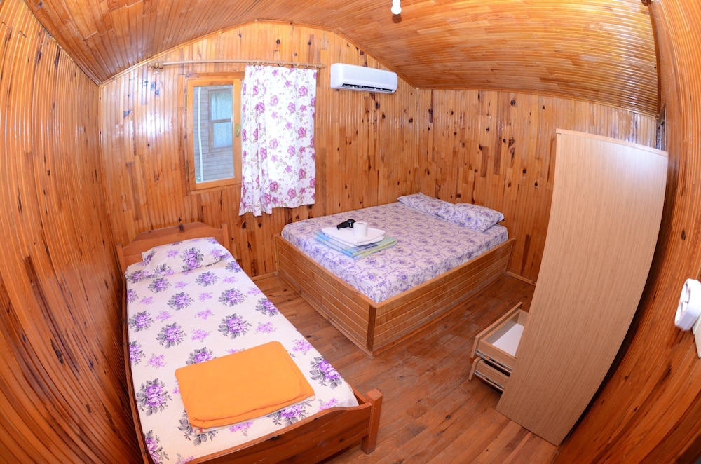Camlik Pansiyon 13/33