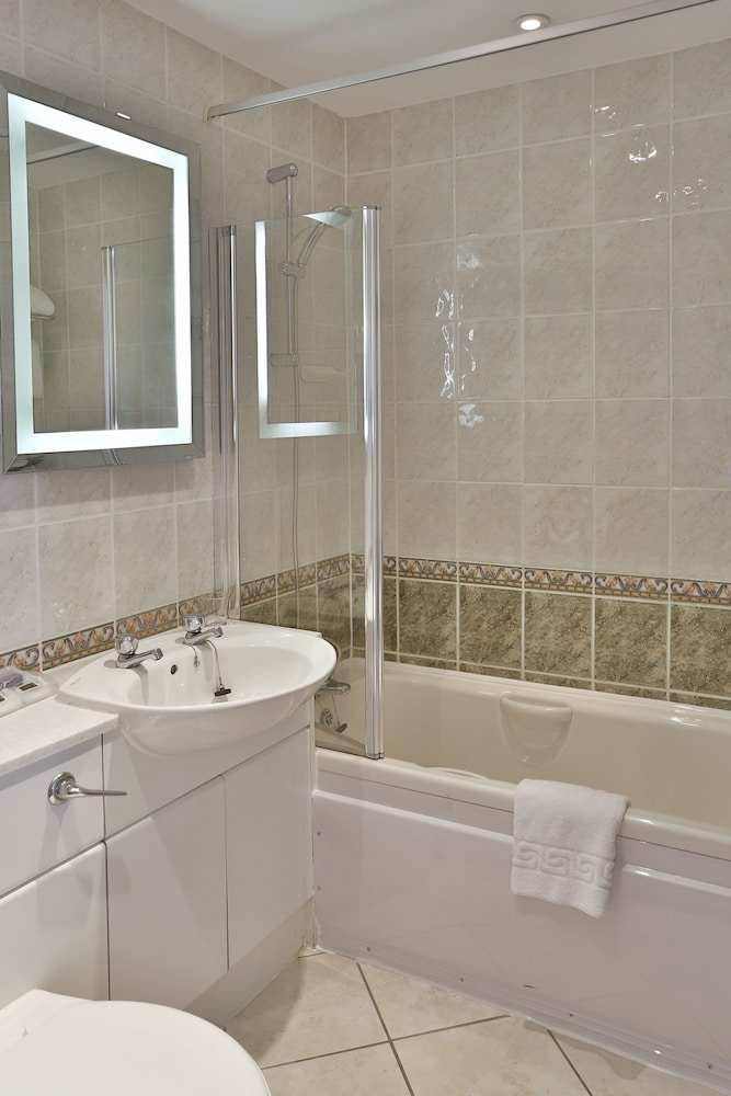 Yew Lodge Hotel East Midlands Airport 33/79