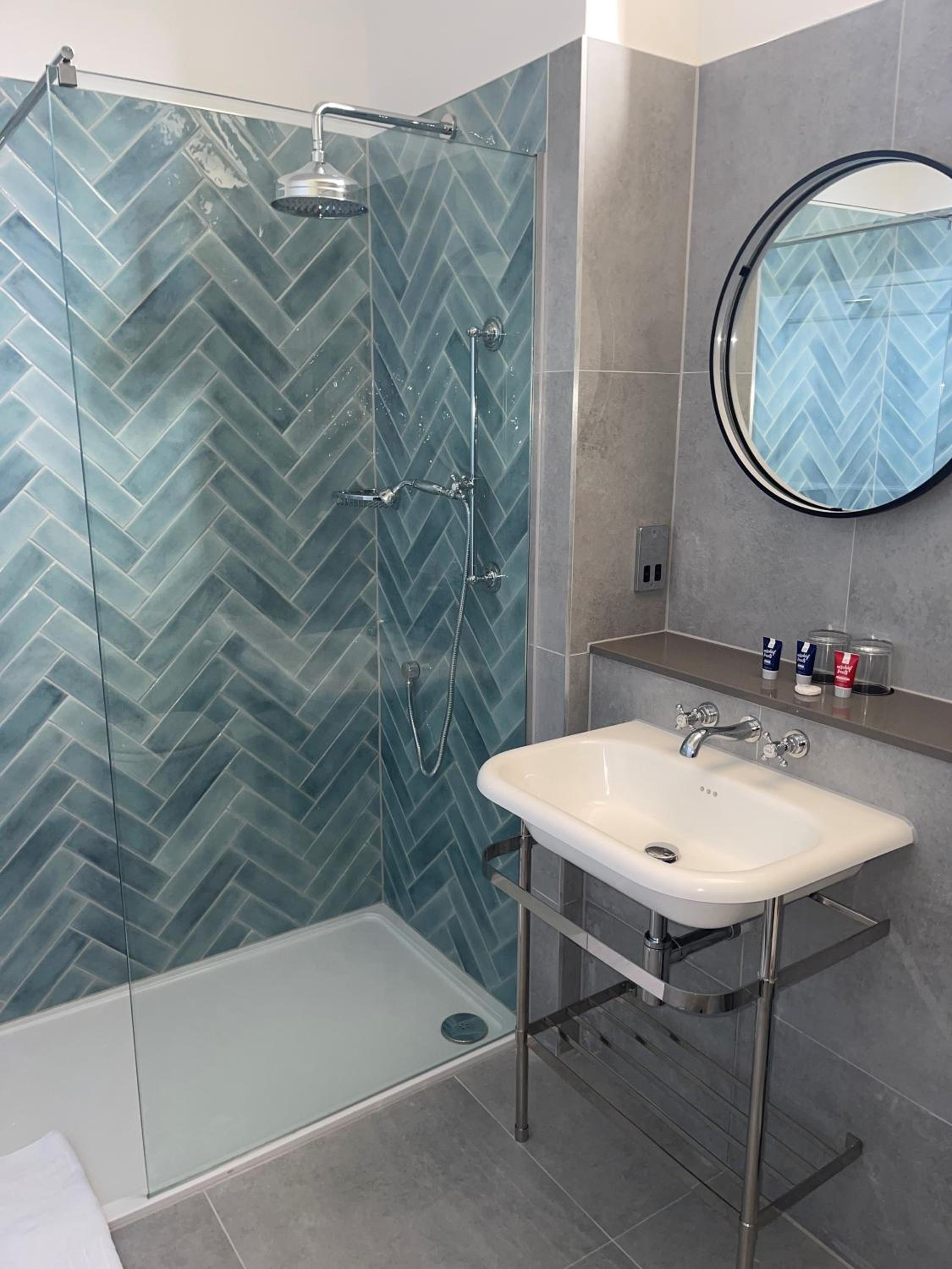 جناح مع أريكة، New Place 2/4