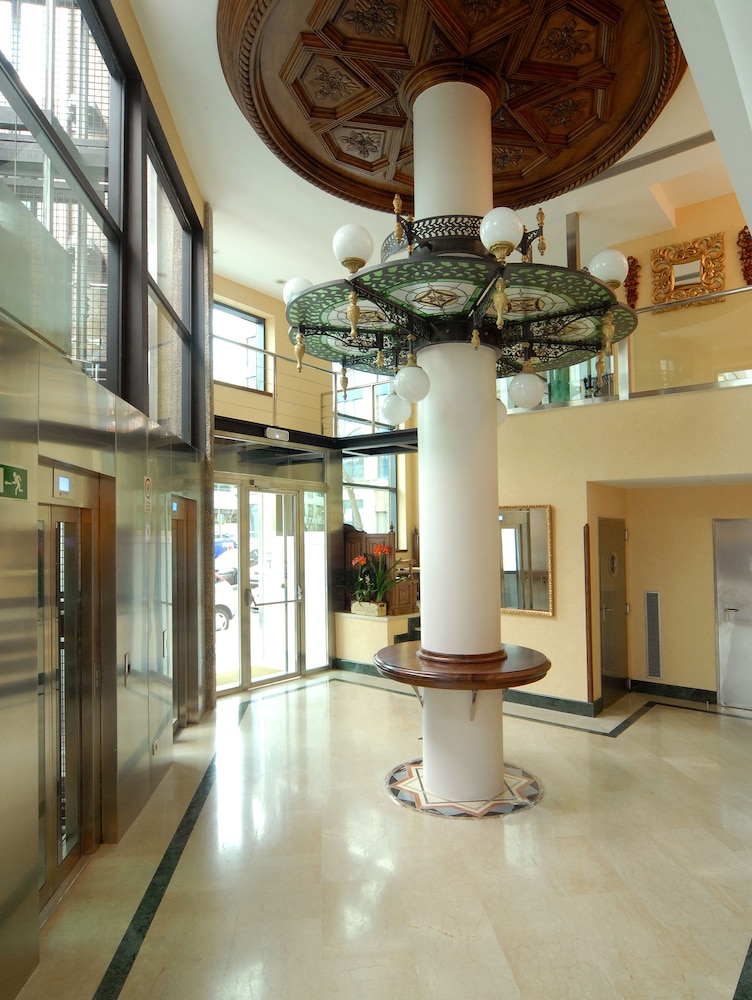 HOTEL JULIA 34/48