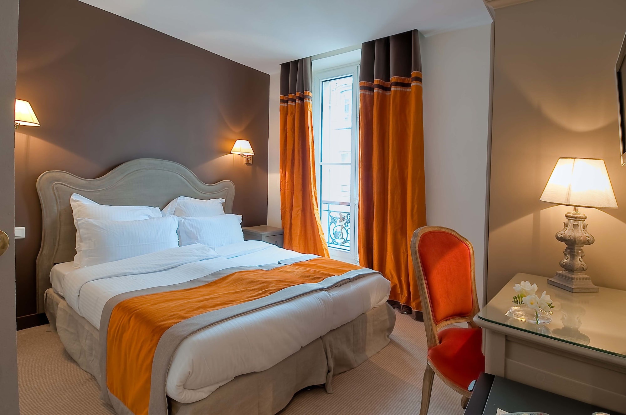 ROOM, TWIN BEDS