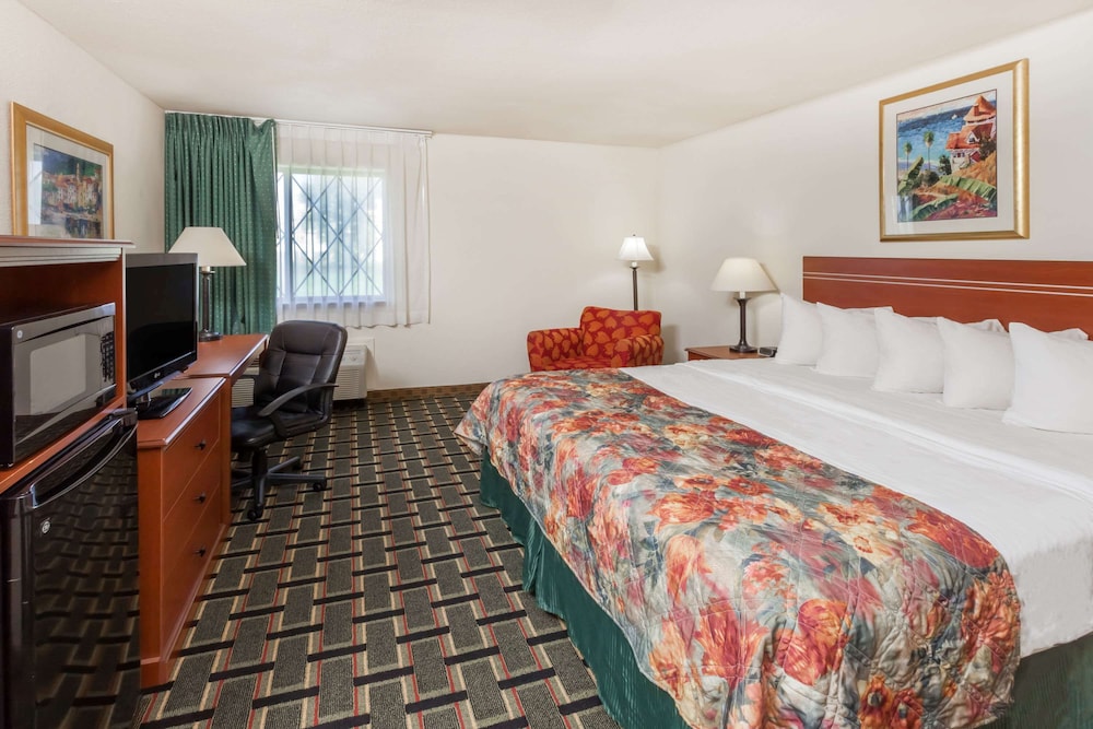 Fairbridge Inn Express Decatur IL 7/34