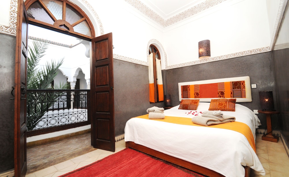 Riad Elias 24/72