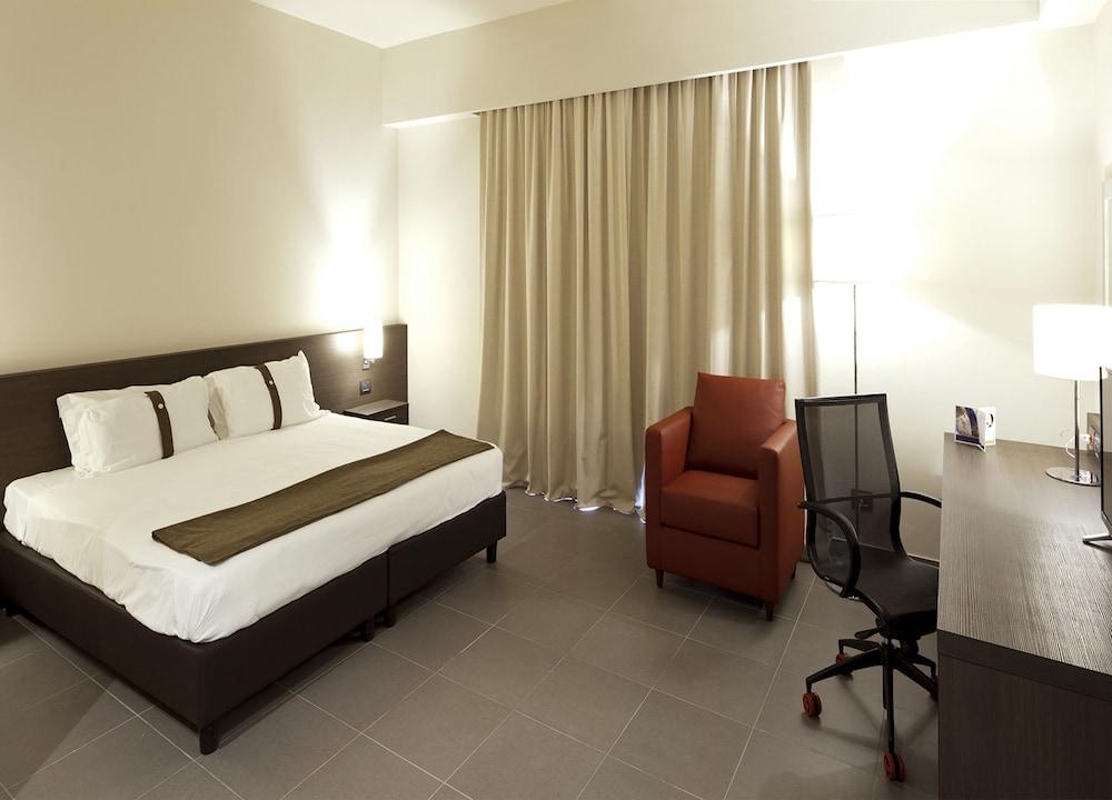 Inn Naples Airport 24/71