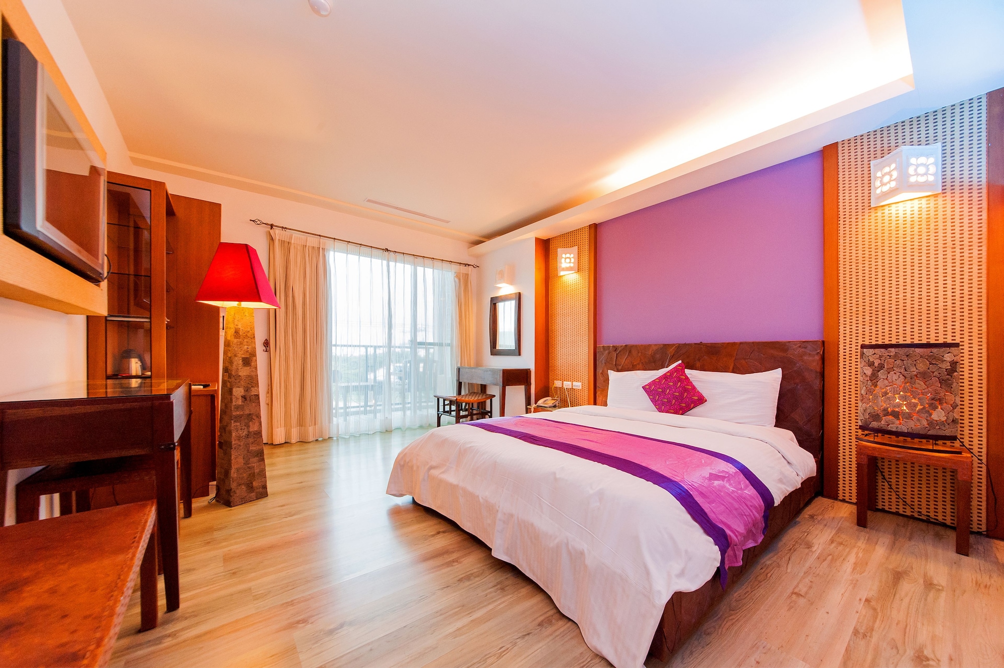 DELUXE, DOUBLE BED