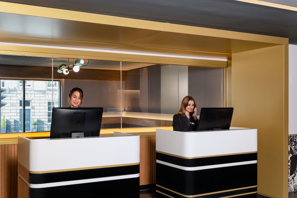 YOTEL Edinburgh, Select by Hilton 9/72