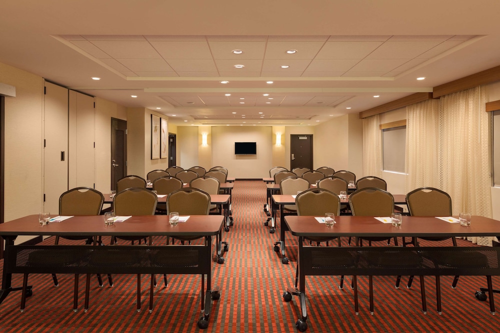 Hyatt Place Phoenix Chandler Fashion Center 60/68