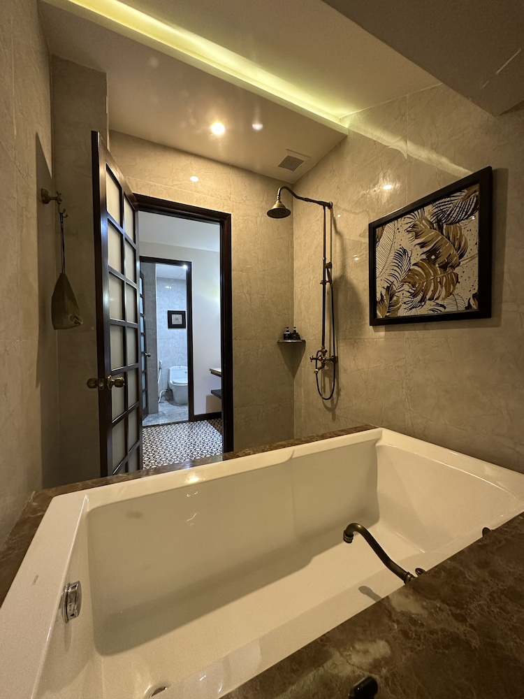 The Quin Riverside Villa 49/50