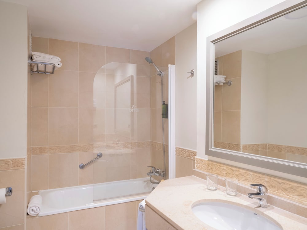 Ona Marinas de Nerja Spa Resort 72/72